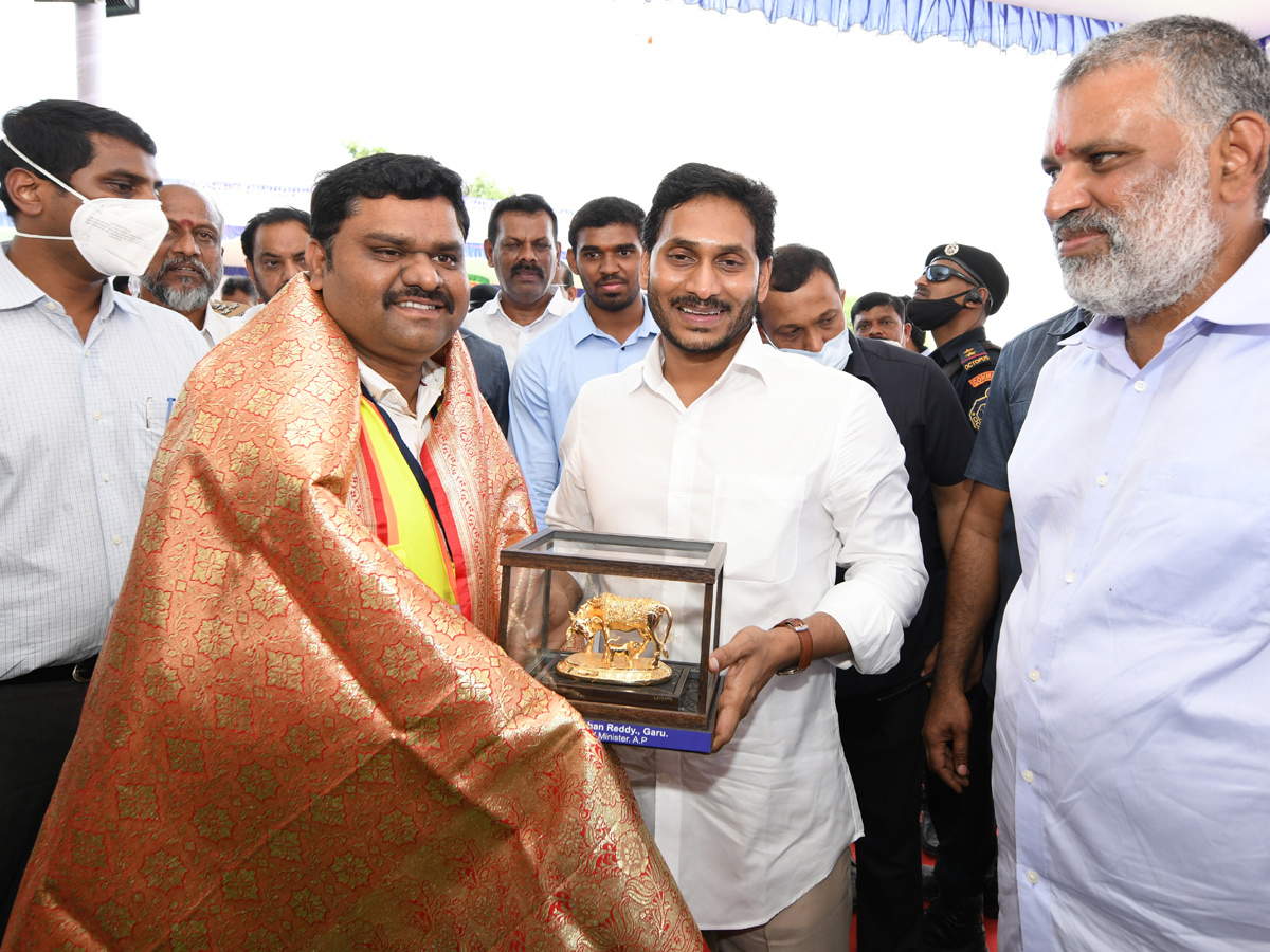 CM YS Jagan Visits Flood Affected Areas In Chittoor and Nellore Dist Photo Gallery - Sakshi61