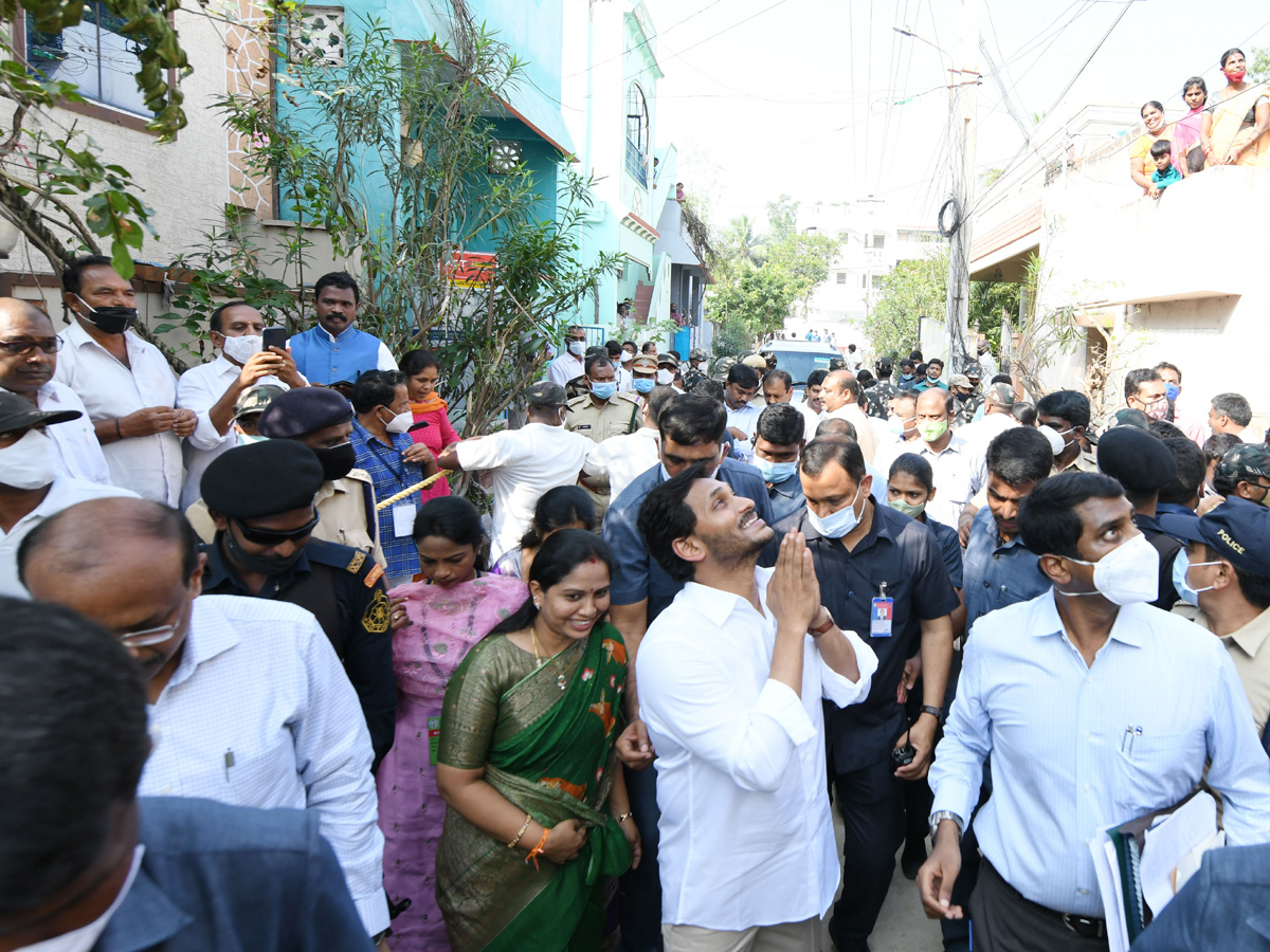 CM YS Jagan Visits Flood Affected Areas In Chittoor and Nellore Dist Photo Gallery - Sakshi33