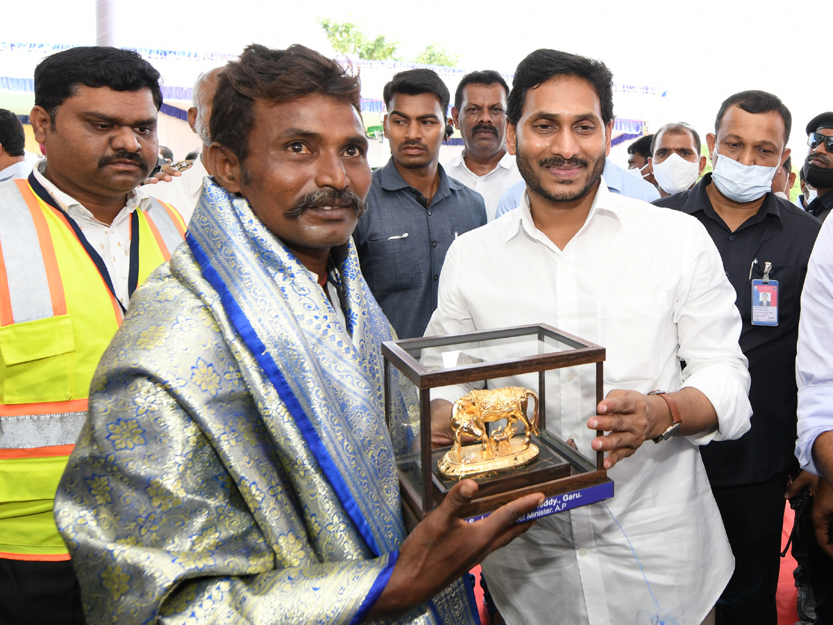 CM YS Jagan Visits Flood Affected Areas In Chittoor and Nellore Dist Photo Gallery - Sakshi62