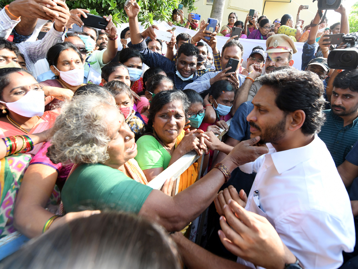 CM YS Jagan Visits Flood Affected Areas In Chittoor and Nellore Dist Photo Gallery - Sakshi39