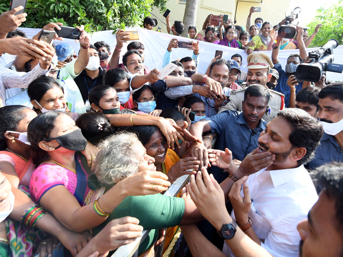 CM YS Jagan Visits Flood Affected Areas In Chittoor and Nellore Dist Photo Gallery - Sakshi20