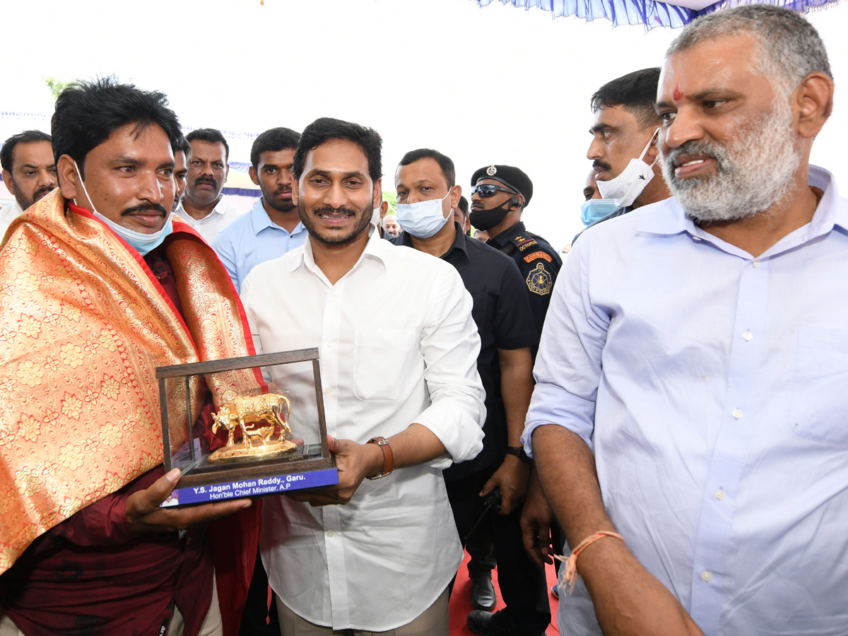 CM YS Jagan Visits Flood Affected Areas In Chittoor and Nellore Dist Photo Gallery - Sakshi63