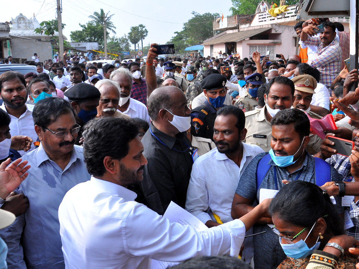 CM YS Jagan Visits Flood Affected Areas In Chittoor and Nellore Dist Photo Gallery - Sakshi4