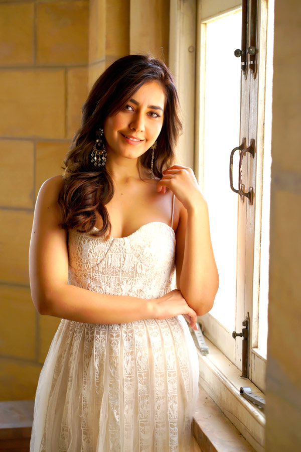 Raashi Khanna Antahpuram Movie Stills Photo Gallery - Sakshi9