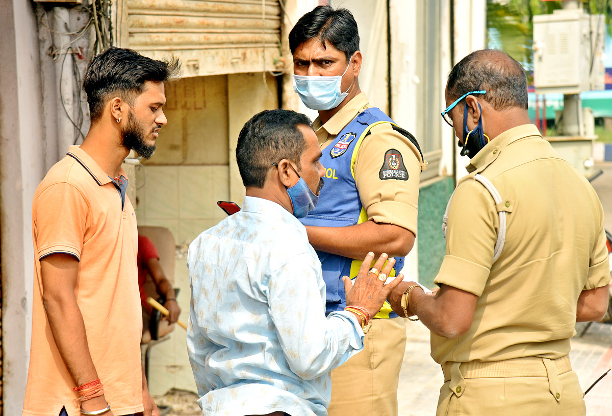 Mask rule enforcement back in Telangana - Sakshi14