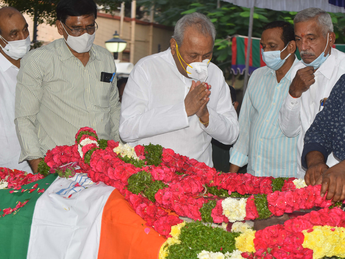 Political Leaders Pays tributes To Former AP CM Rosaiah Photo Gallery - Sakshi11