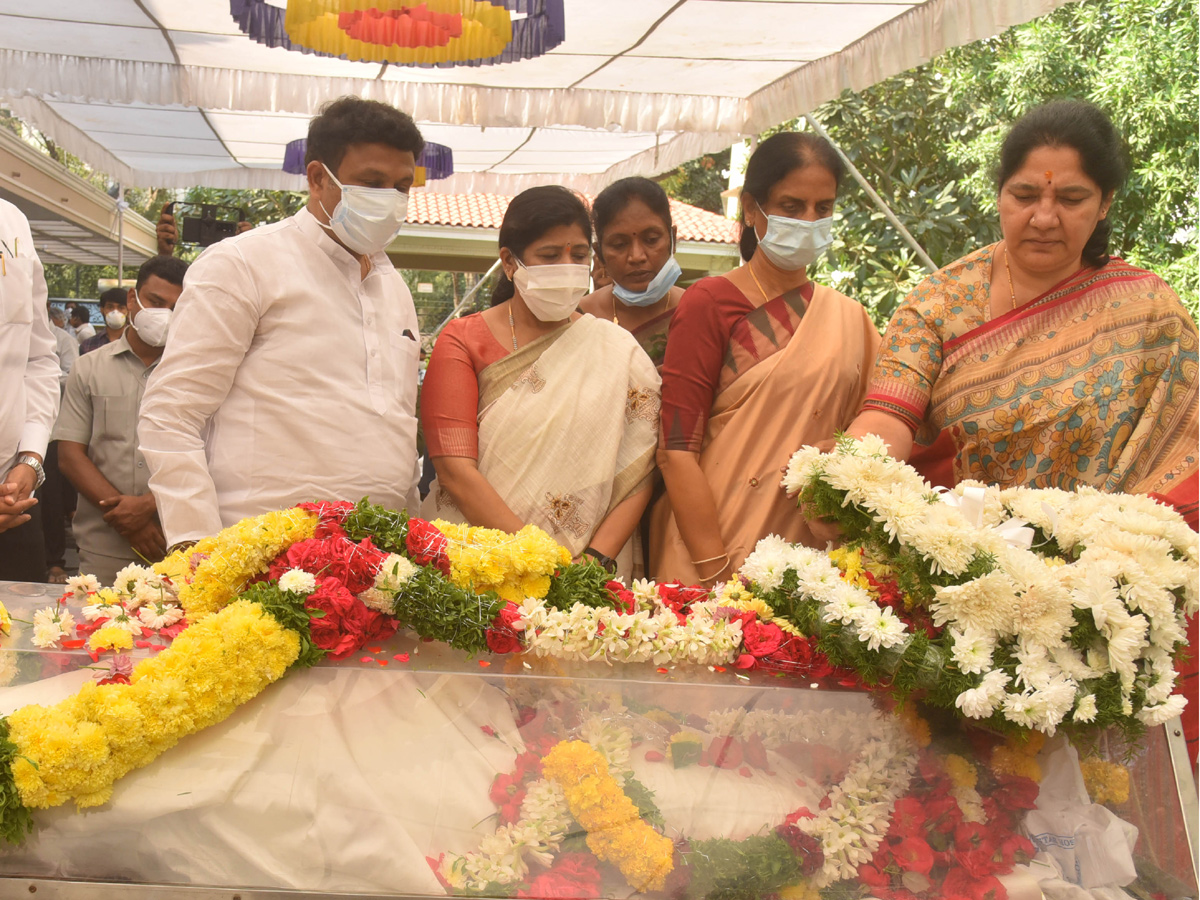 Political Leaders Pays tributes To Former AP CM Rosaiah Photo Gallery - Sakshi19