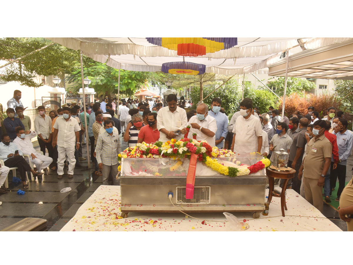 Political Leaders Pays tributes To Former AP CM Rosaiah Photo Gallery - Sakshi15