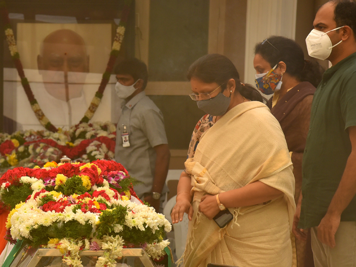 Political Leaders Pays tributes To Former AP CM Rosaiah Photo Gallery - Sakshi32