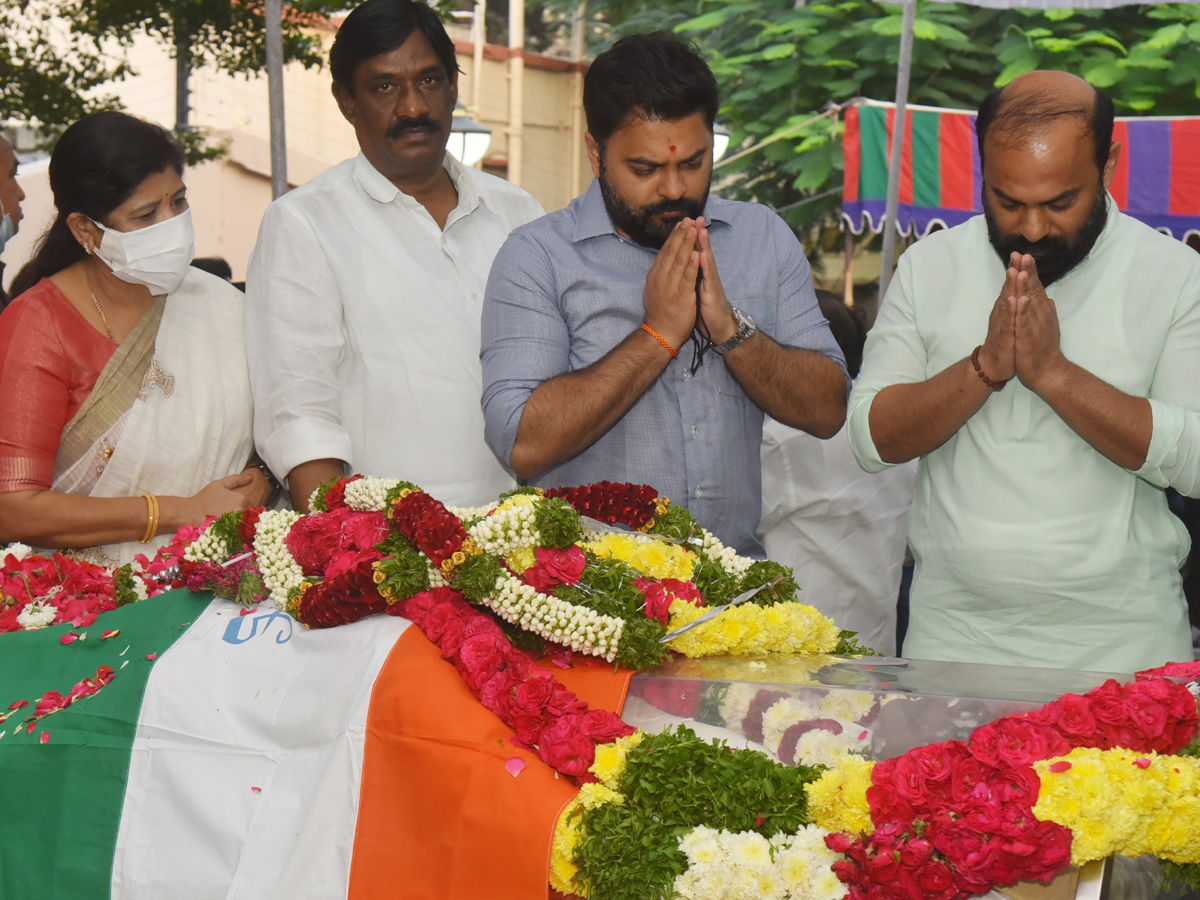 Political Leaders Pays tributes To Former AP CM Rosaiah Photo Gallery - Sakshi36