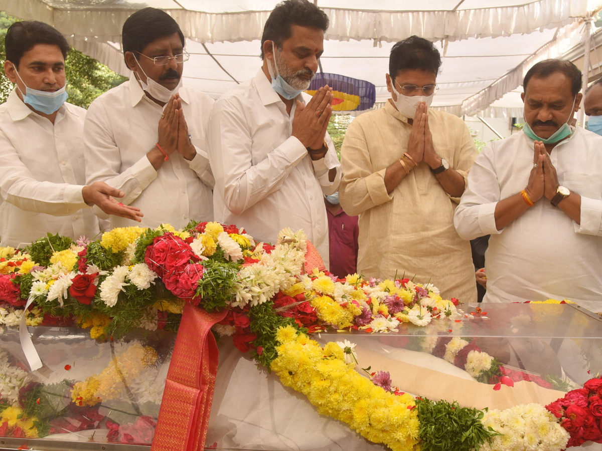 Political Leaders Pays tributes To Former AP CM Rosaiah Photo Gallery - Sakshi38