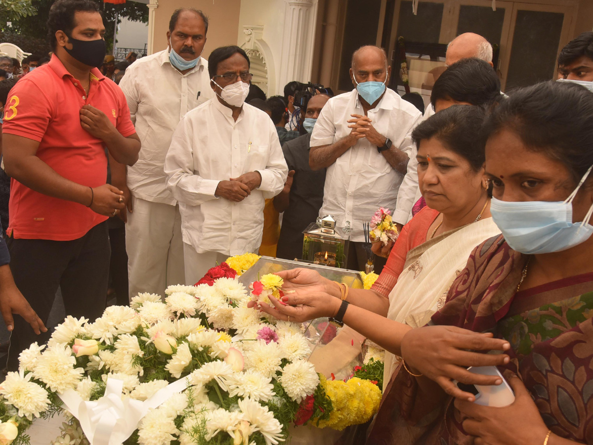 Political Leaders Pays tributes To Former AP CM Rosaiah Photo Gallery - Sakshi43