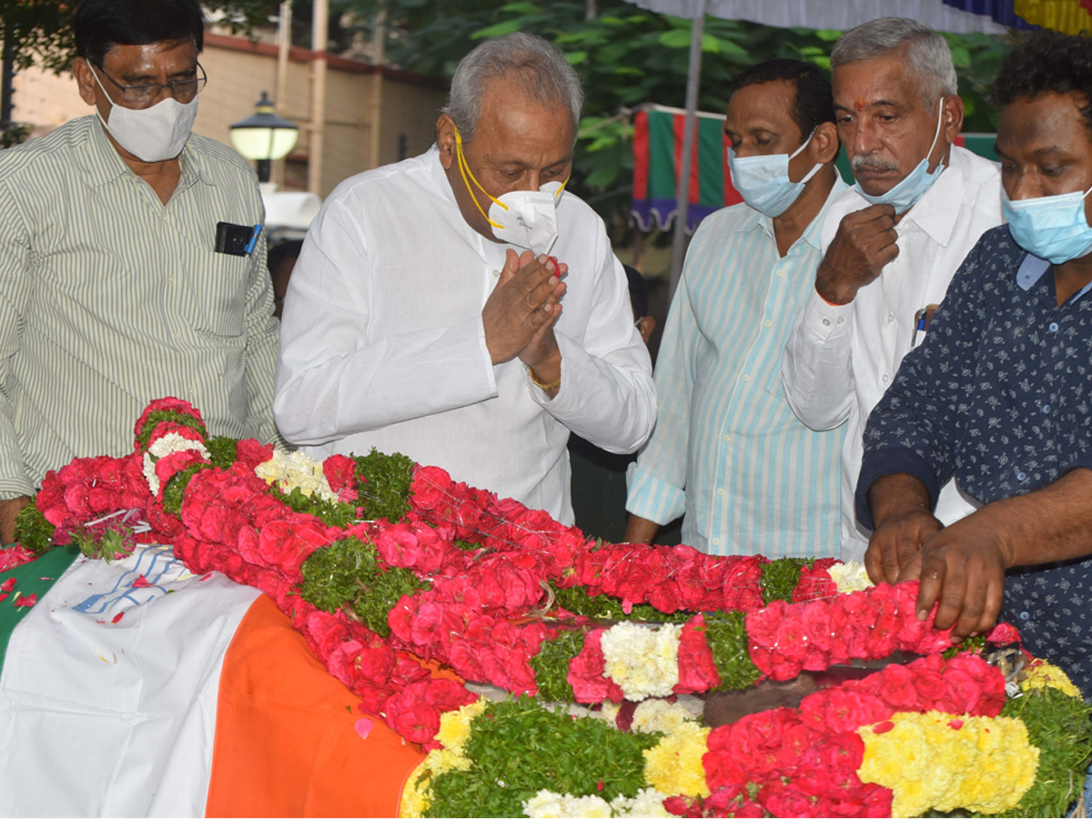 Political Leaders Pays tributes To Former AP CM Rosaiah Photo Gallery - Sakshi51