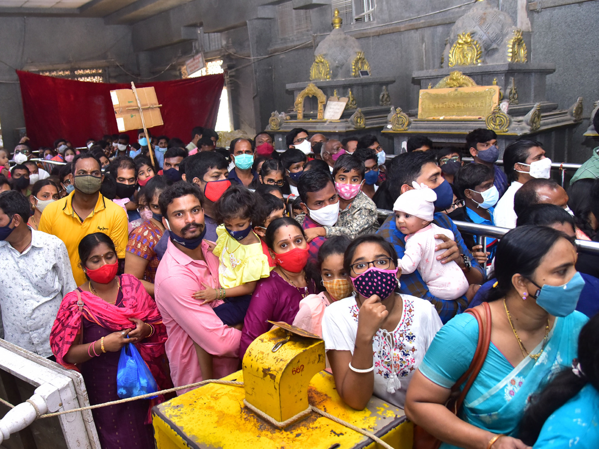 Devotees Rush At Yadadri Temple Photo Gallery - Sakshi3