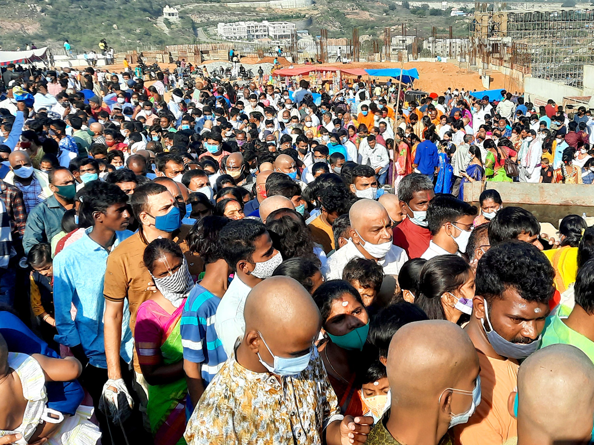 Devotees Rush At Yadadri Temple Photo Gallery - Sakshi6