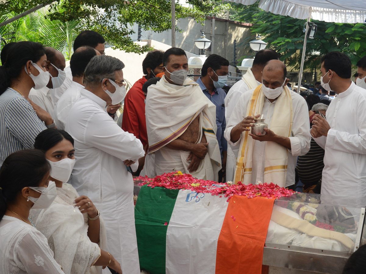 Political Leaders Pays tributes To Former AP CM Rosaiah Photo Gallery - Sakshi72