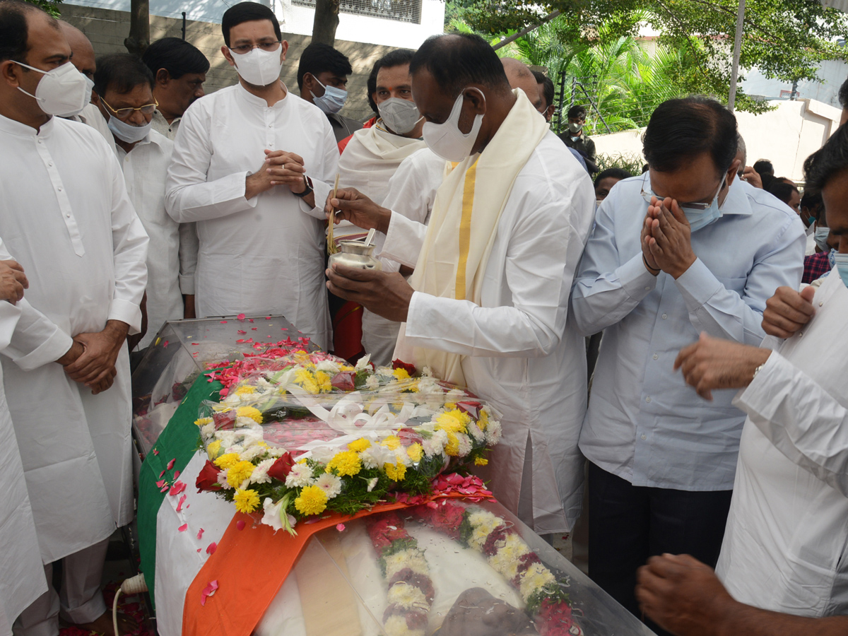 Political Leaders Pays tributes To Former AP CM Rosaiah Photo Gallery - Sakshi73