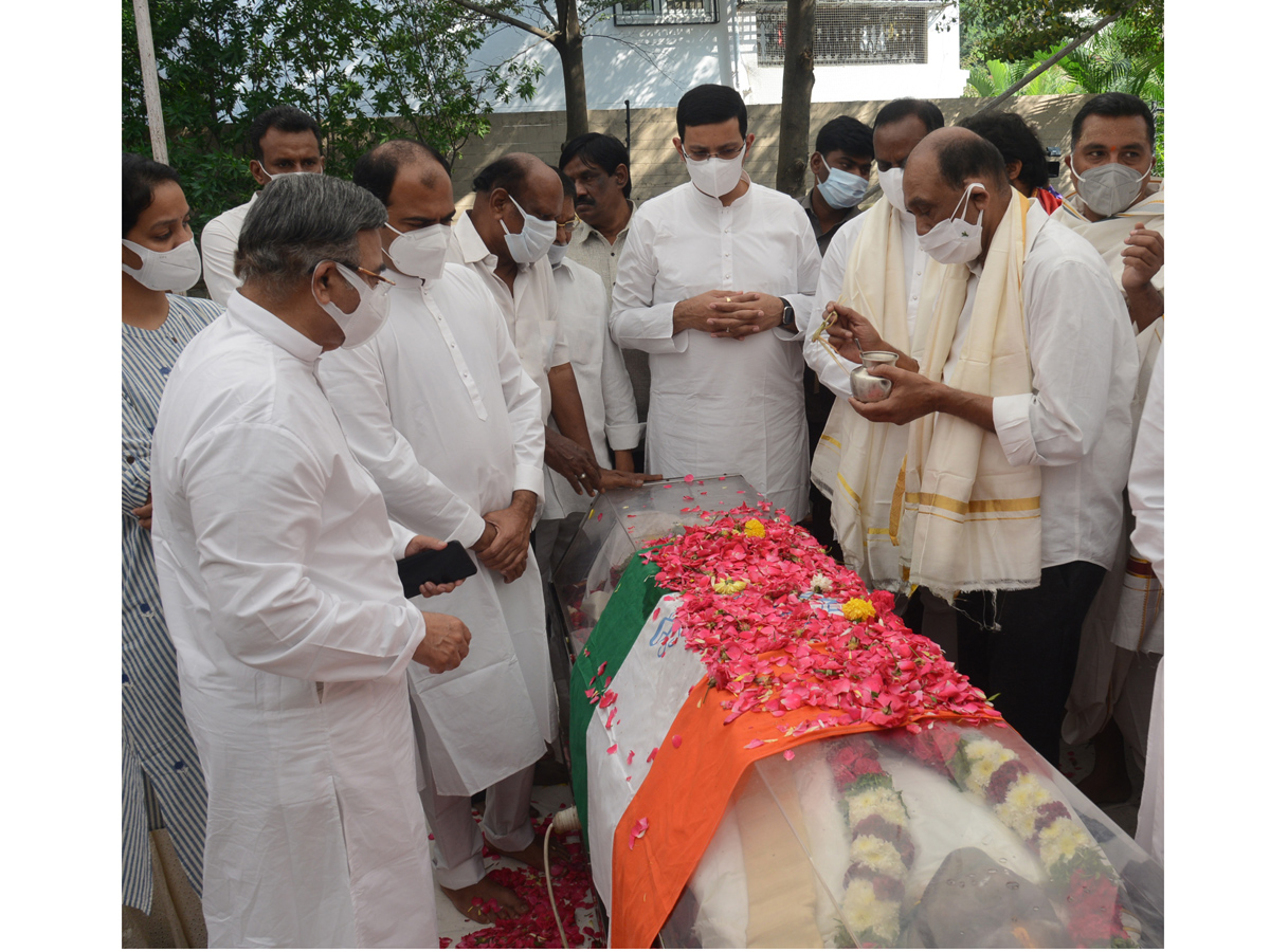 Political Leaders Pays tributes To Former AP CM Rosaiah Photo Gallery - Sakshi74