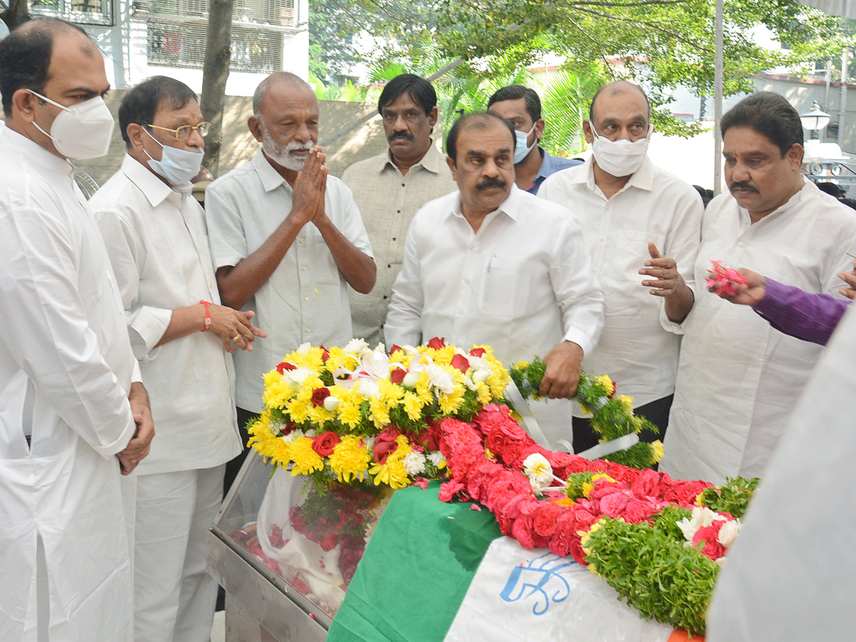 Political Leaders Pays tributes To Former AP CM Rosaiah Photo Gallery - Sakshi77