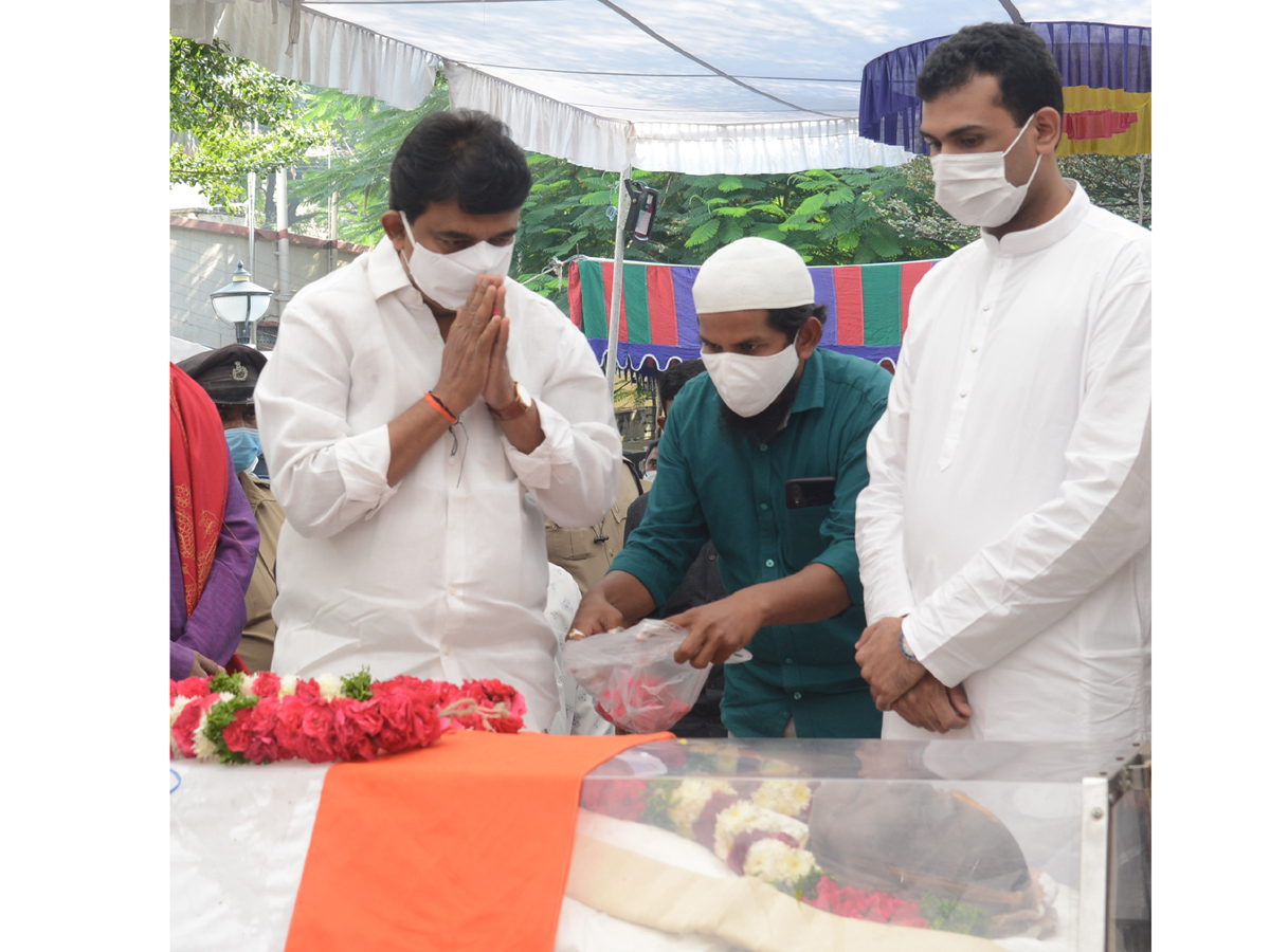 Political Leaders Pays tributes To Former AP CM Rosaiah Photo Gallery - Sakshi81