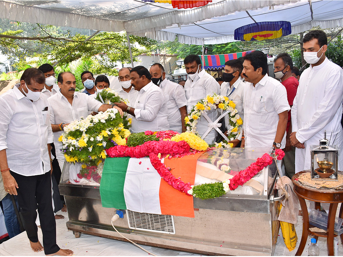 Political Leaders Pays tributes To Former AP CM Rosaiah Photo Gallery - Sakshi85