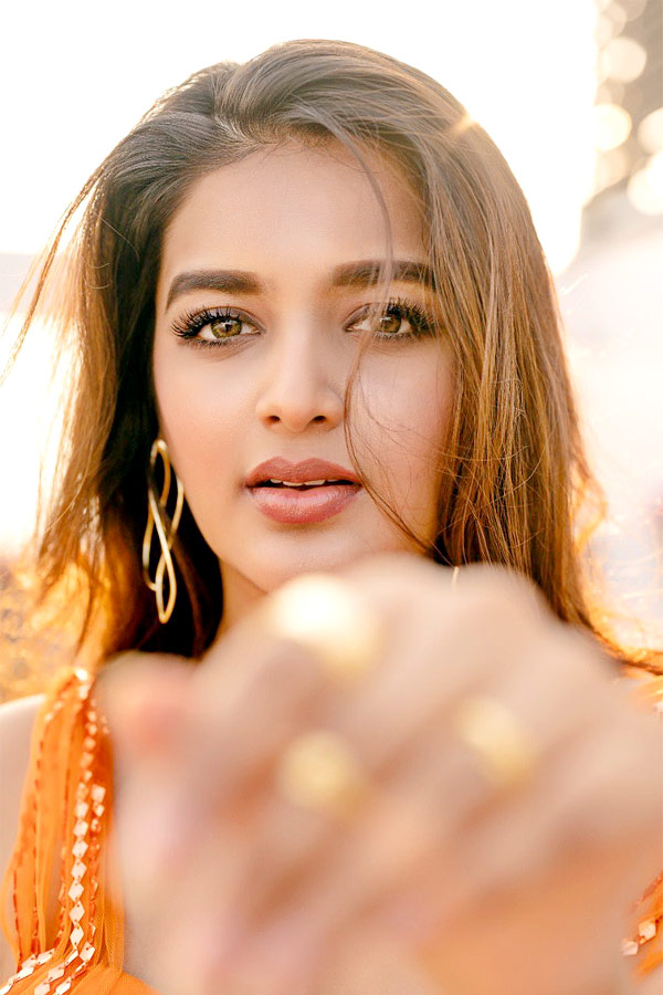 Actress Nidhhi Agerwal Photo Gallery - Sakshi15