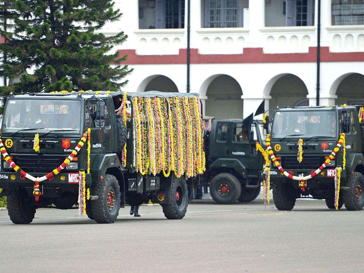 CM MK Stalin Pays Tribute To CDS Bipin Rawat And Among 13 Jawans at Wellington - Sakshi11