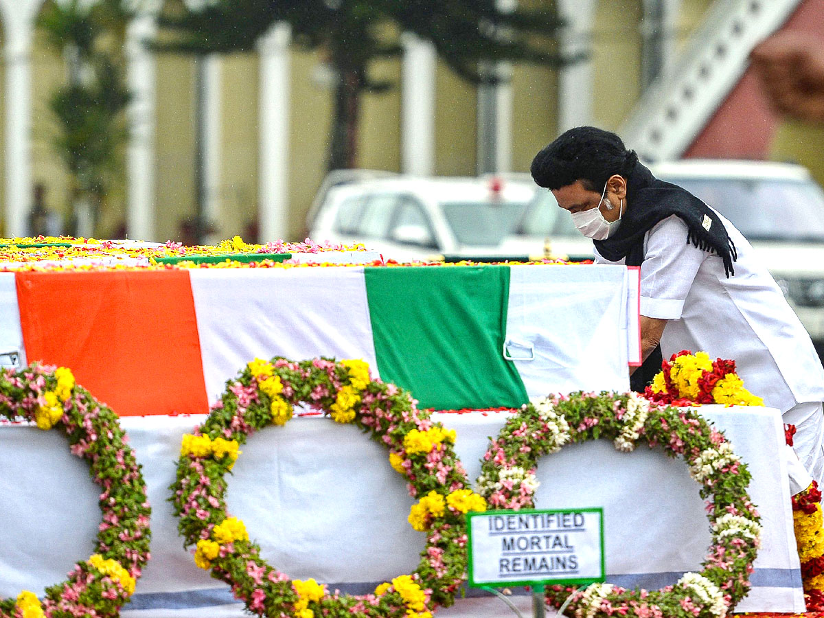 CM MK Stalin Pays Tribute To CDS Bipin Rawat And Among 13 Jawans at Wellington - Sakshi12