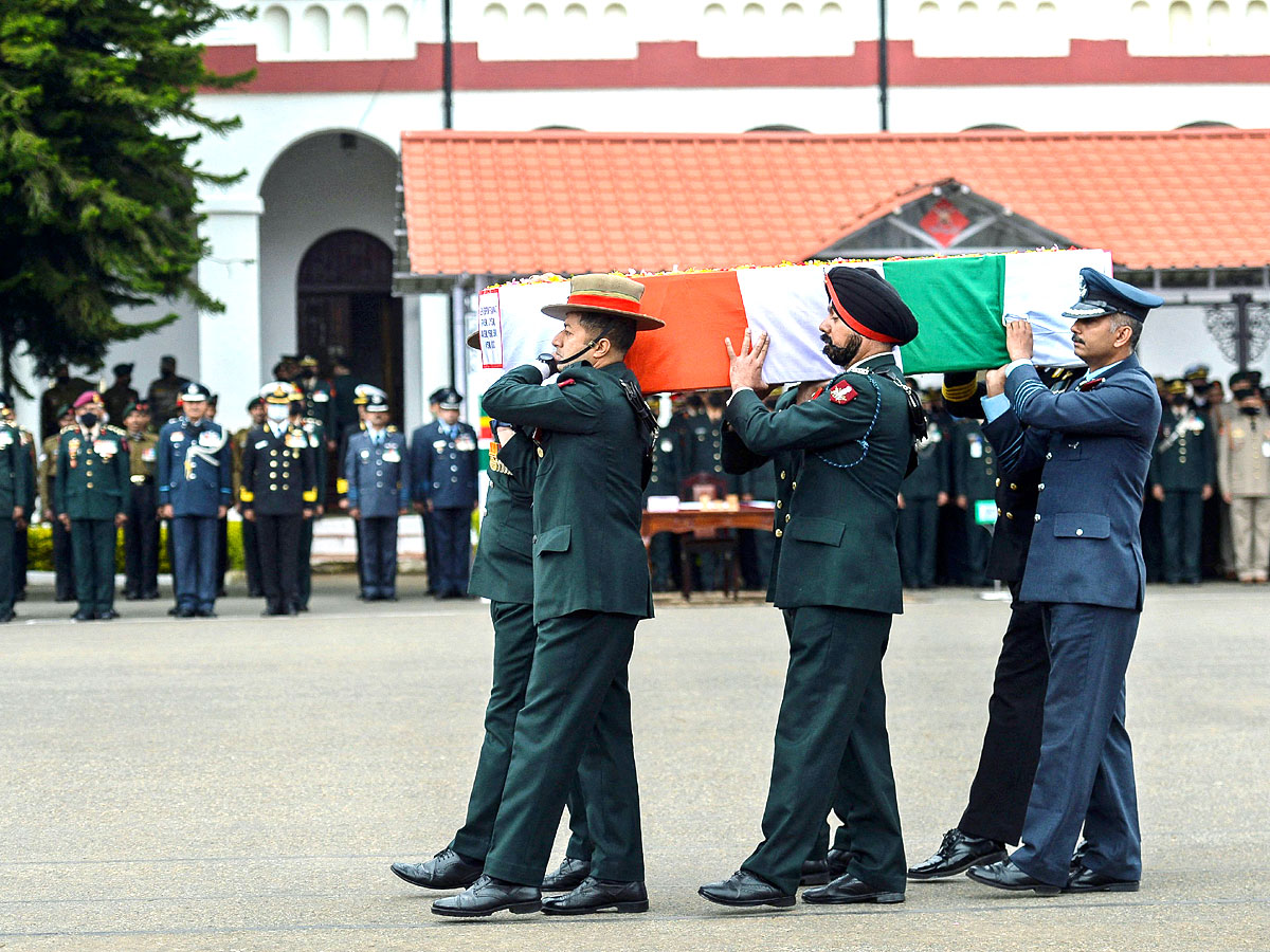 CM MK Stalin Pays Tribute To CDS Bipin Rawat And Among 13 Jawans at Wellington - Sakshi20