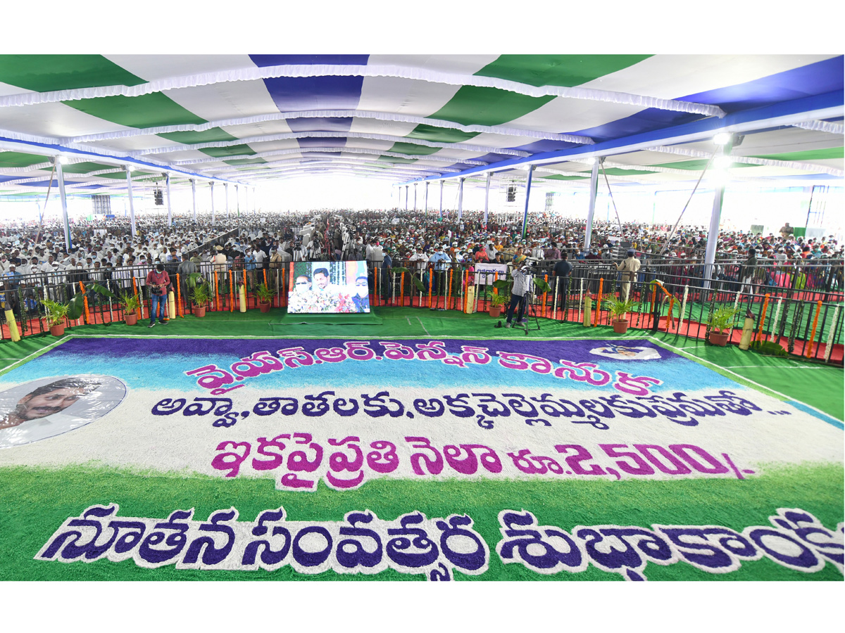 CM YS Jagan launch distribution of hiked YSR pension kanuka Photo Gallery - Sakshi12