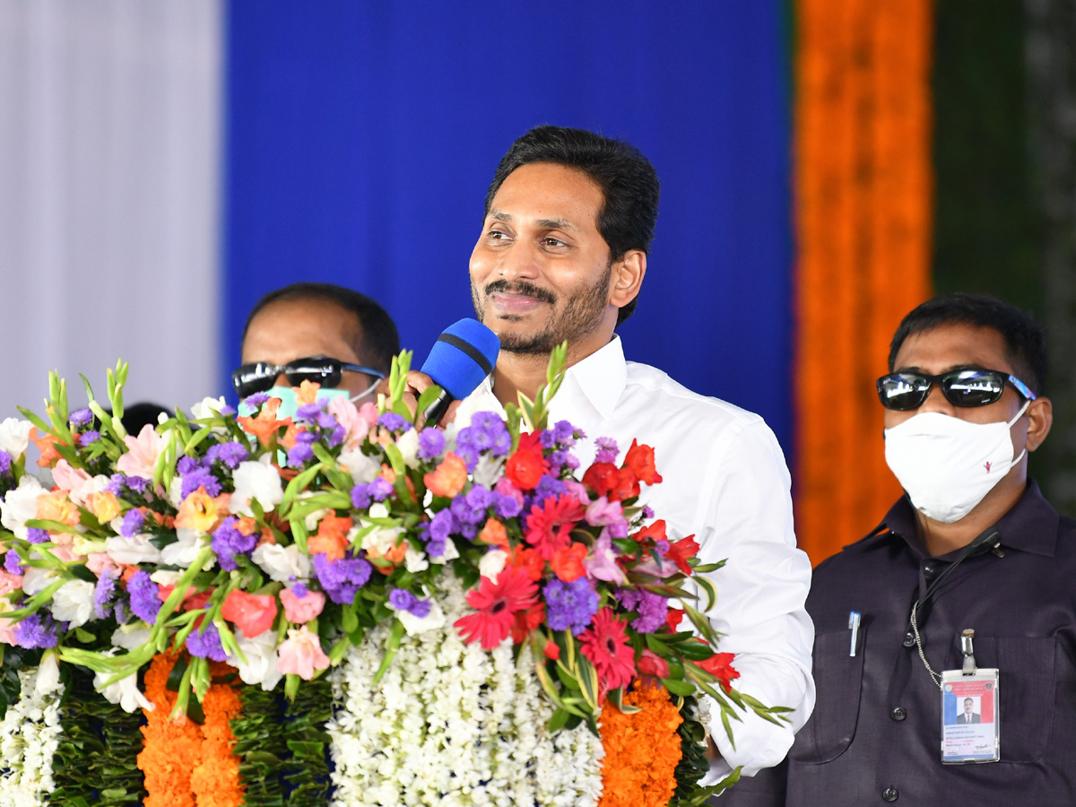 CM YS Jagan launch distribution of hiked YSR pension kanuka Photo Gallery - Sakshi14