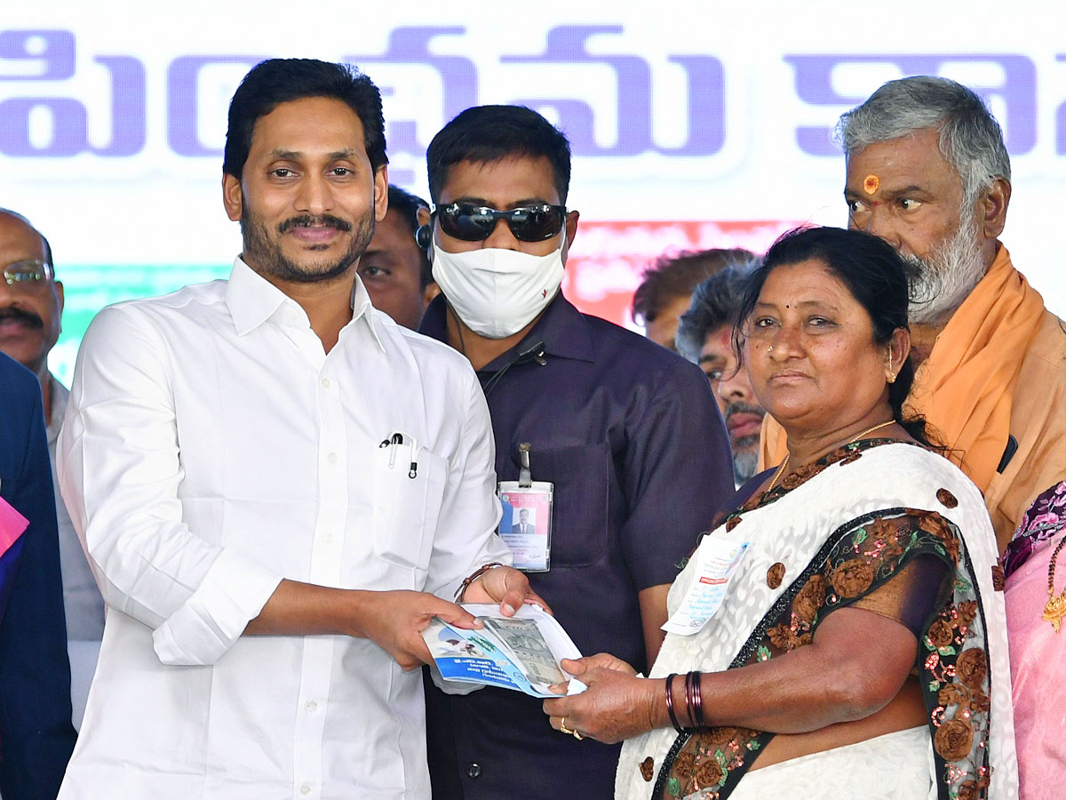 CM YS Jagan launch distribution of hiked YSR pension kanuka Photo Gallery - Sakshi3