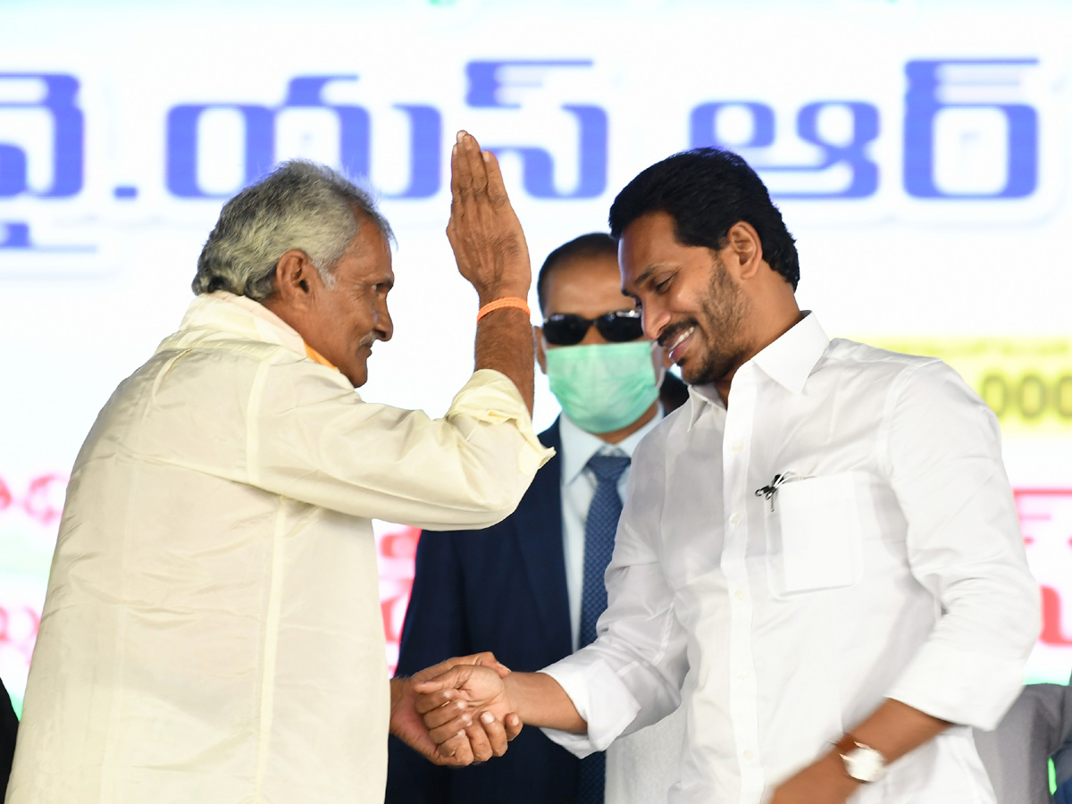 CM YS Jagan launch distribution of hiked YSR pension kanuka Photo Gallery - Sakshi21