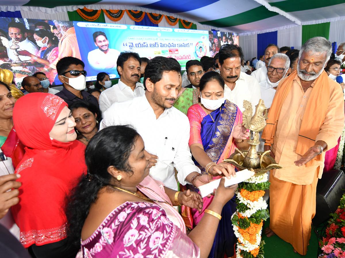 CM YS Jagan launch distribution of hiked YSR pension kanuka Photo Gallery - Sakshi22