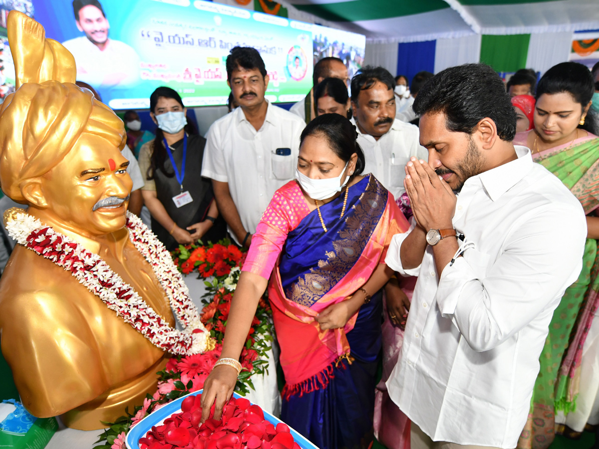 CM YS Jagan launch distribution of hiked YSR pension kanuka Photo Gallery - Sakshi23