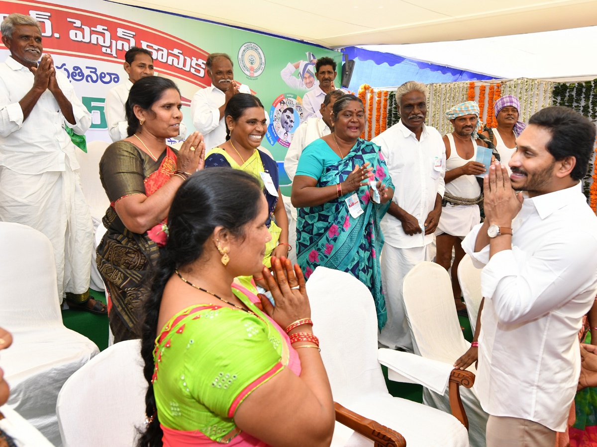 CM YS Jagan launch distribution of hiked YSR pension kanuka Photo Gallery - Sakshi24