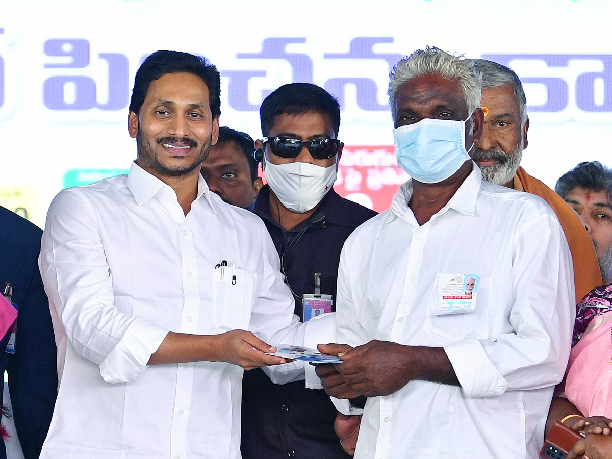 CM YS Jagan launch distribution of hiked YSR pension kanuka Photo Gallery - Sakshi4