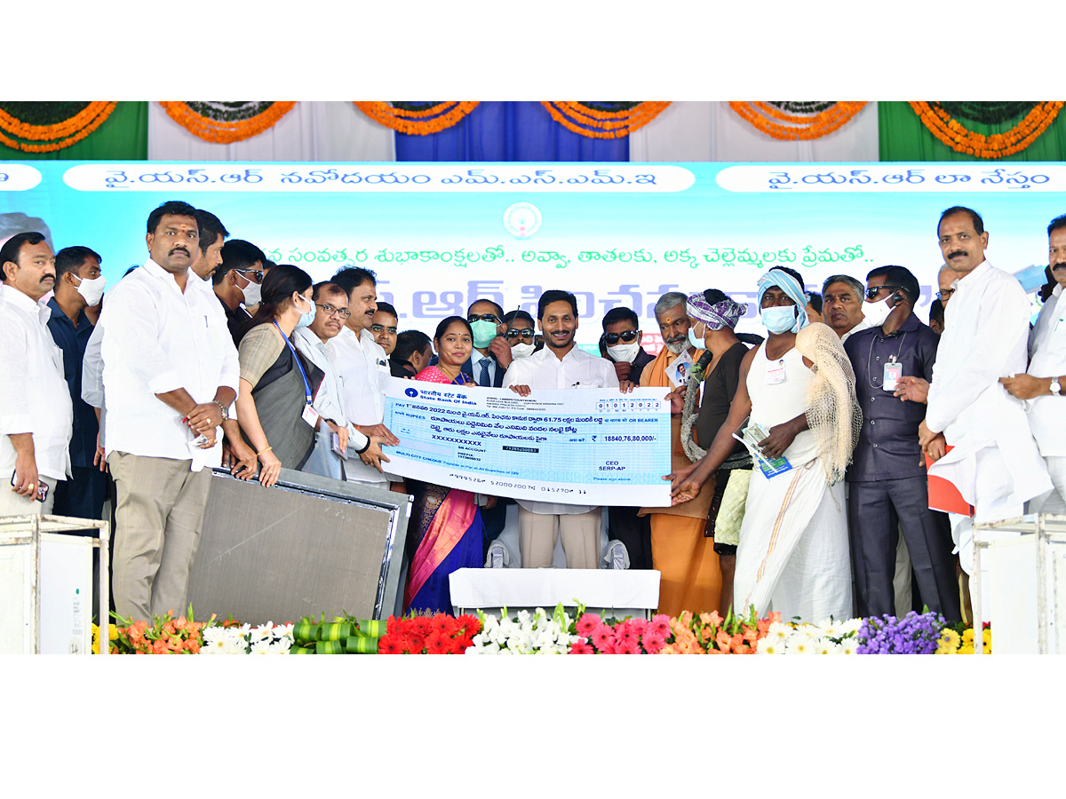 CM YS Jagan launch distribution of hiked YSR pension kanuka Photo Gallery - Sakshi1