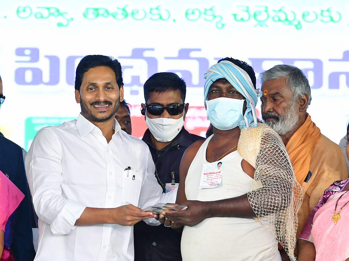 CM YS Jagan launch distribution of hiked YSR pension kanuka Photo Gallery - Sakshi31