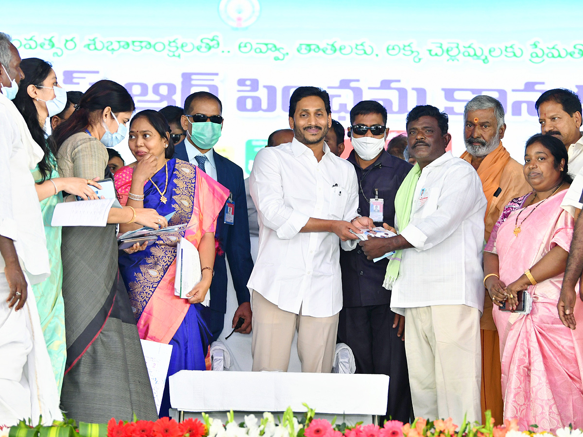 CM YS Jagan launch distribution of hiked YSR pension kanuka Photo Gallery - Sakshi32