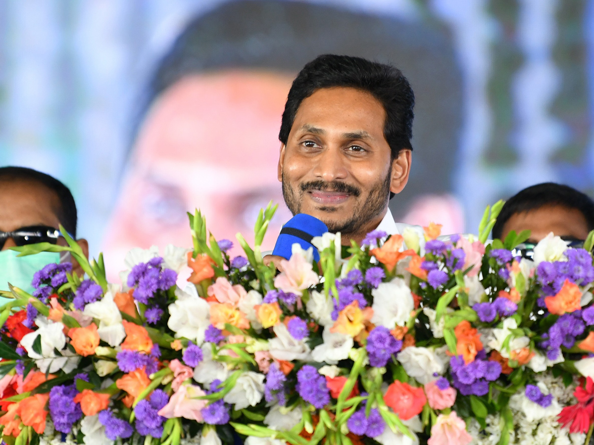 CM YS Jagan launch distribution of hiked YSR pension kanuka Photo Gallery - Sakshi7