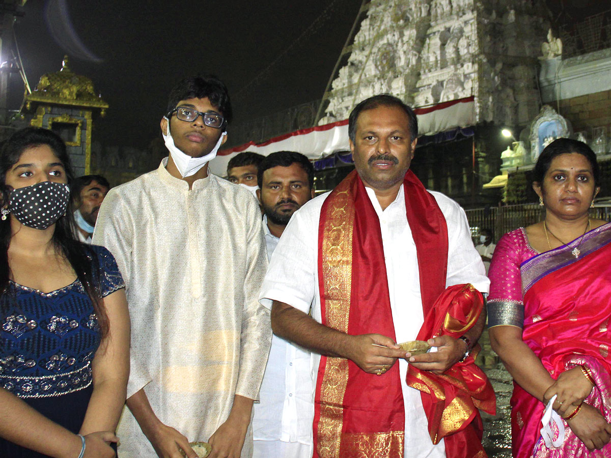 Cine Celebrities and VIPs Visit Tirumala Temple  - Sakshi3