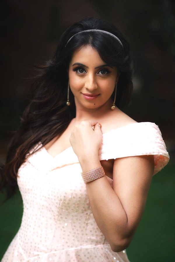 Actress Sanjjanaa Galrani Latest Photo Gallery - Sakshi14