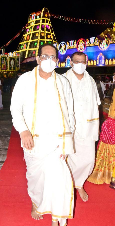 VIPs Visits Tirumala Temple On the Eve of Vaikunta Ekadashi - Sakshi13