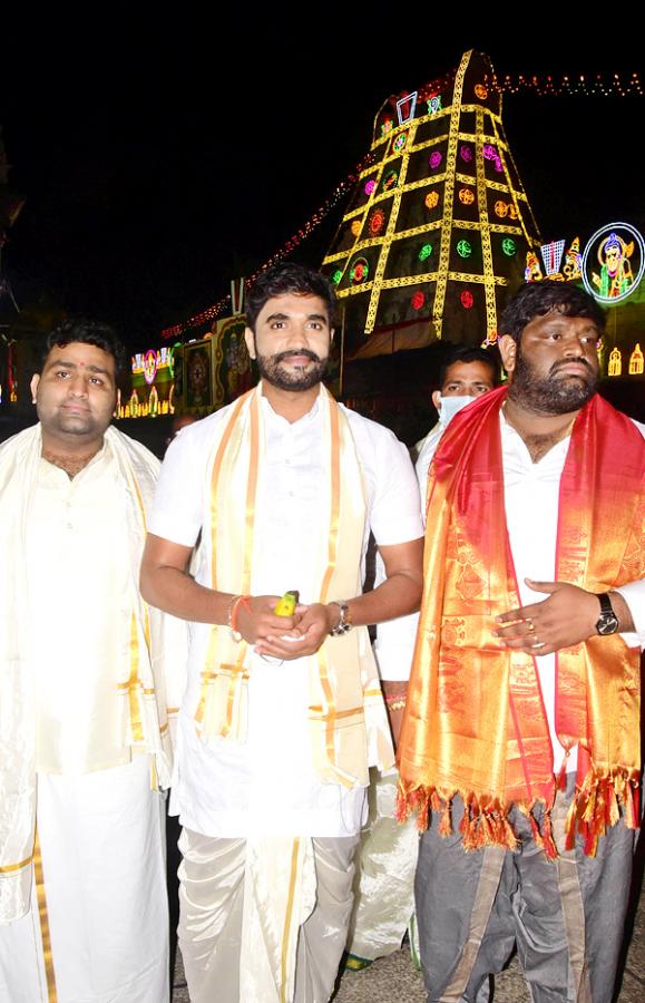 VIPs Visits Tirumala Temple On the Eve of Vaikunta Ekadashi - Sakshi34