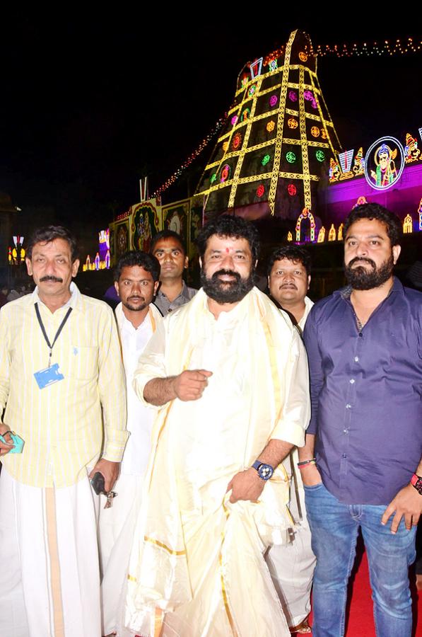 VIPs Visits Tirumala Temple On the Eve of Vaikunta Ekadashi - Sakshi38