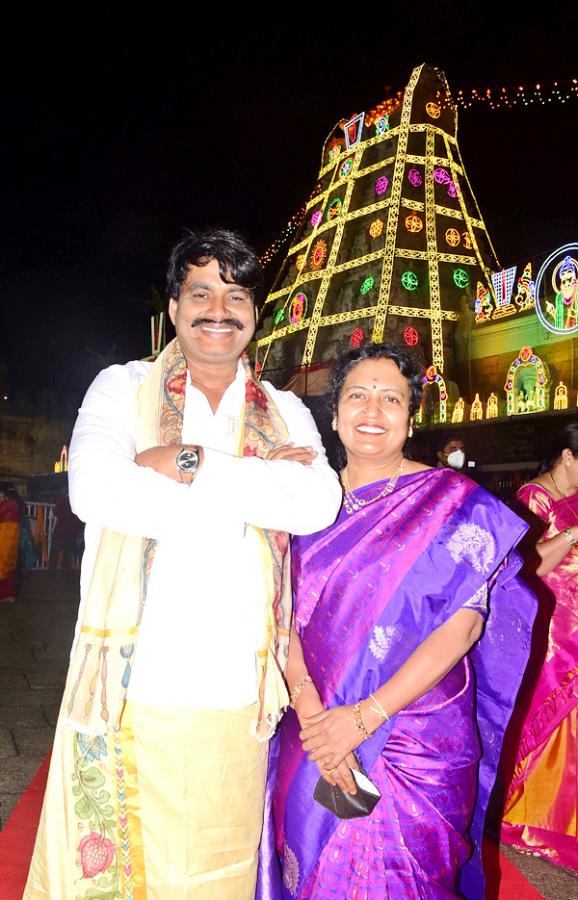 VIPs Visits Tirumala Temple On the Eve of Vaikunta Ekadashi - Sakshi41