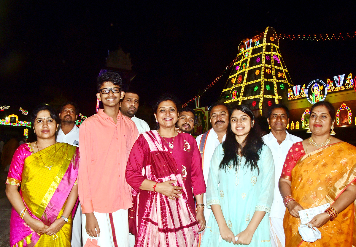 VIPs Visits Tirumala Temple On the Eve of Vaikunta Ekadashi - Sakshi45