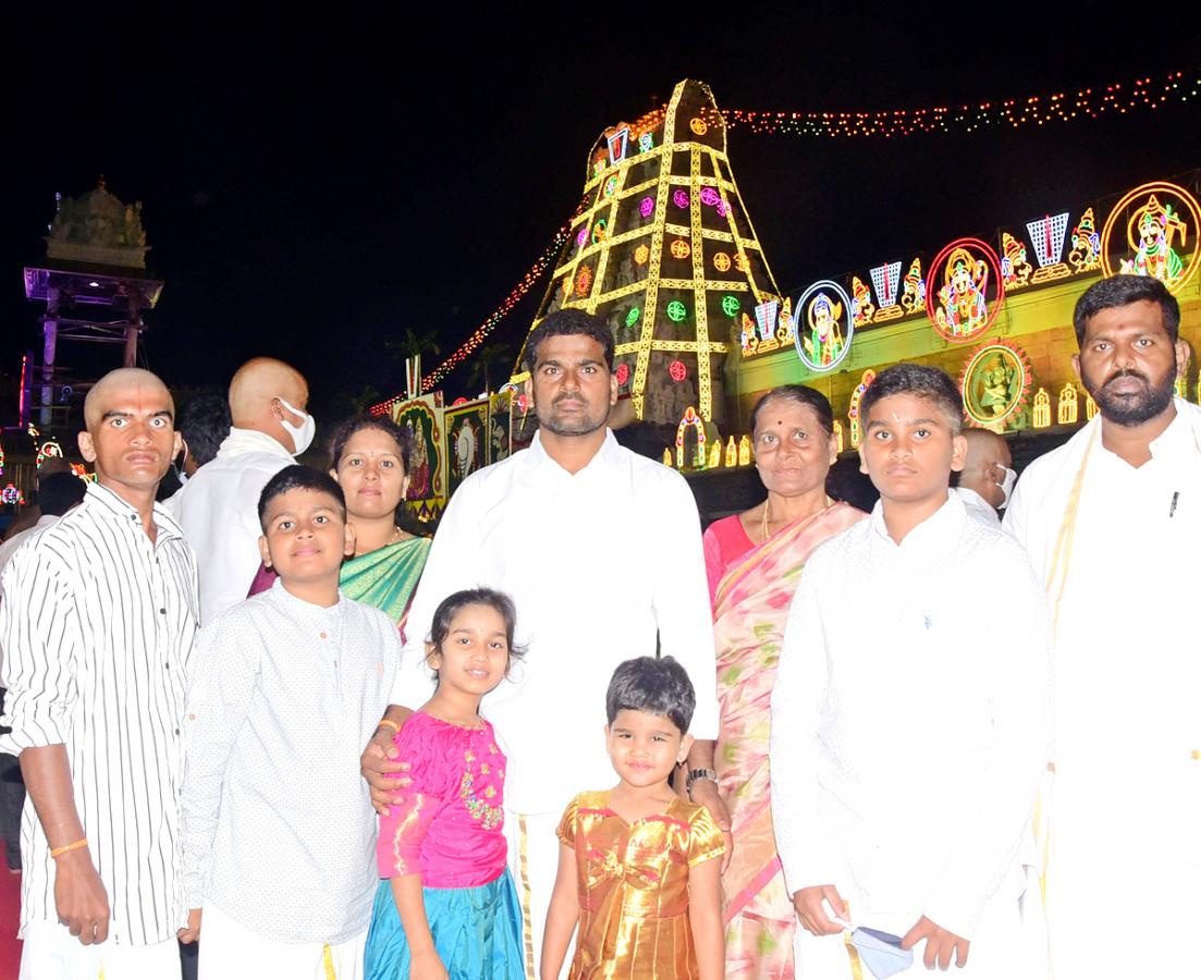 VIPs Visits Tirumala Temple On the Eve of Vaikunta Ekadashi - Sakshi46