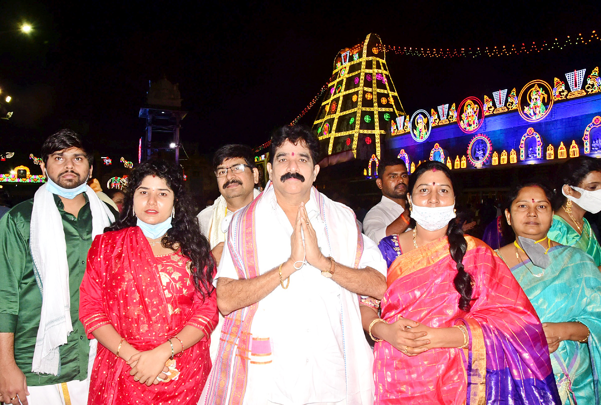 VIPs Visits Tirumala Temple On the Eve of Vaikunta Ekadashi - Sakshi50